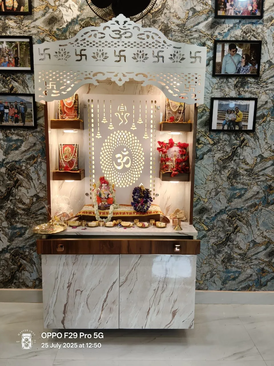 Ornate Crown Om Panel Ply Singhasan